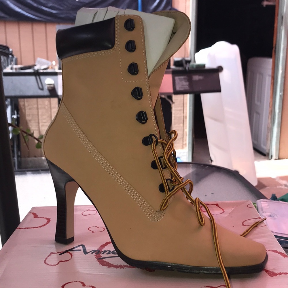 🆕 Boot Style Heels